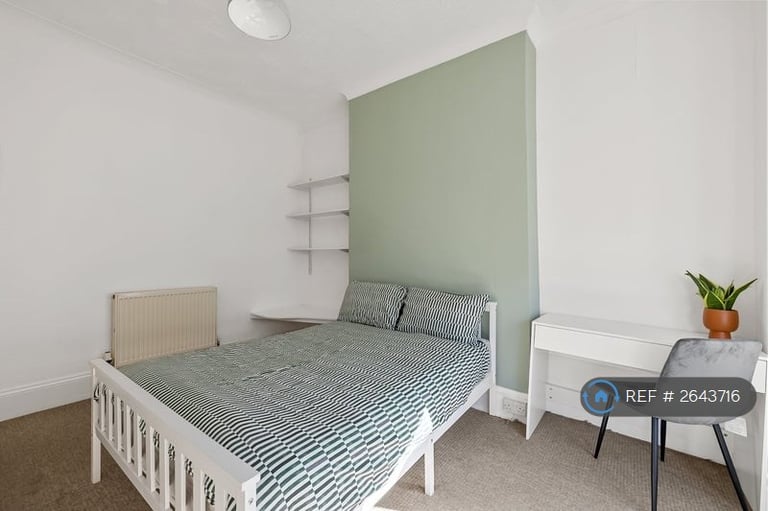 1 bedroom in Welbeck Avenue, Plymouth, PL4 (#2643716)