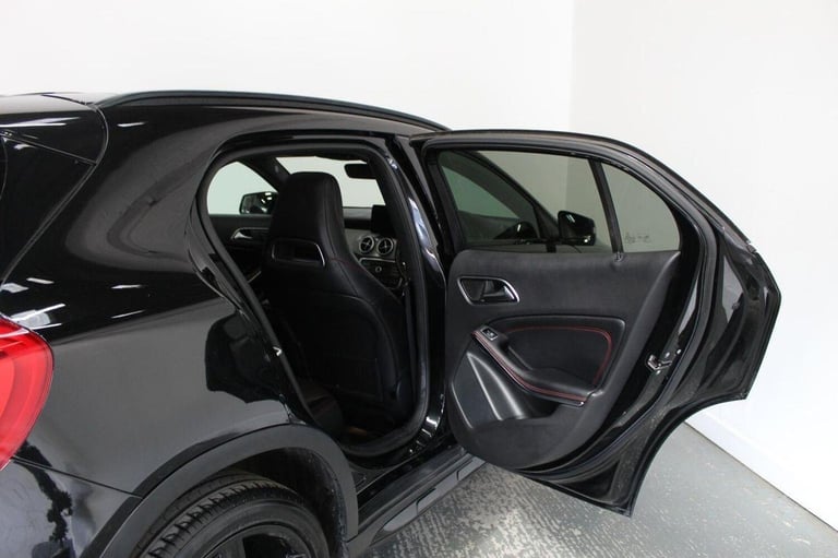 MERCEDES-BENZ GLA CLASS 2.1 GLA220d AMG Line (Premium Plus) 7G-DCT 4MATIC Euro