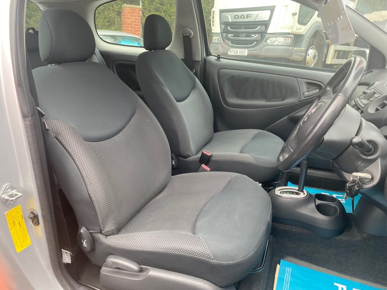 2004 Toyota Yaris 1.3 VVT-i T Spirit 3dr Auto HATCHBACK Petrol Automatic