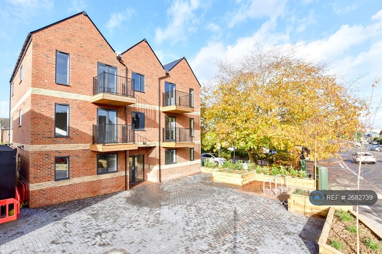 1 bedroom flat in Maidstone Road, Paddock Wood, Tonbridge, TN12 (1 bed) (#2682739)
