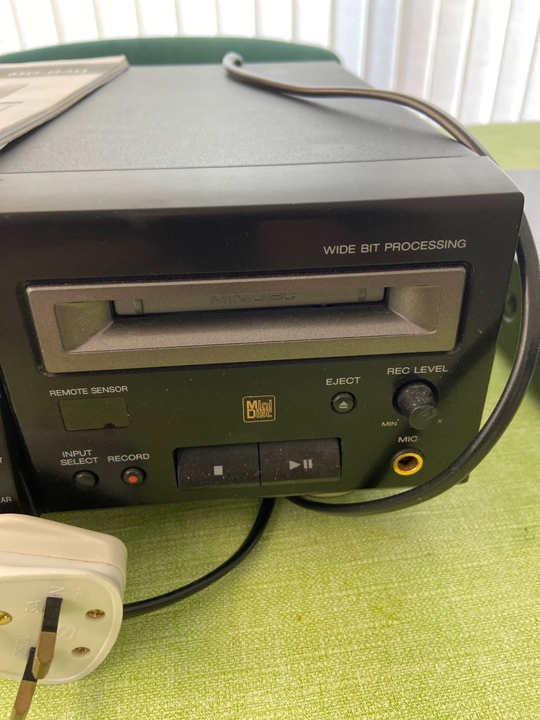 Sharp MD/CD deck MD-R3 - with manual
