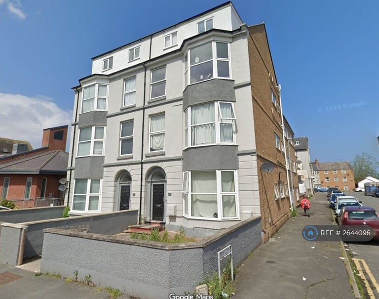 1 bedroom flat in South Parade, Pensarn, Abergele, LL22 (1 bed) (#2644096)