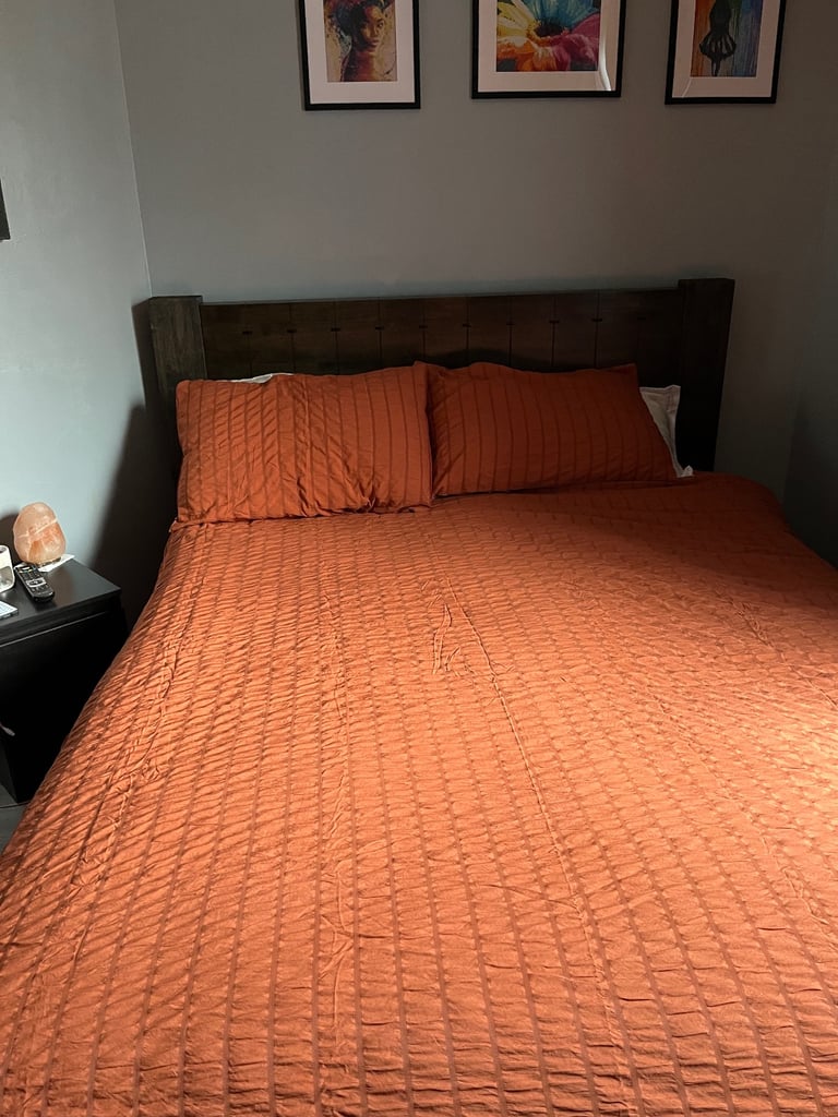 image for Lovely solid kingsize bed 