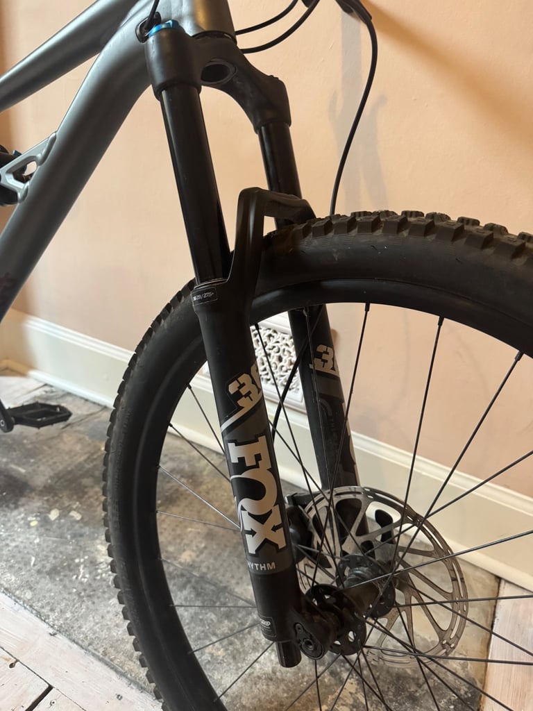 Specialized Status 160 Mountain Bike & Accessories 