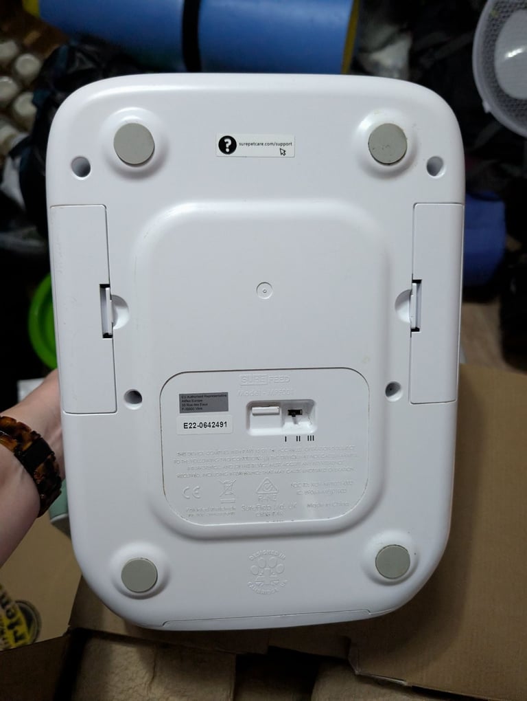 Surefeed microchip cat feeder (broken)