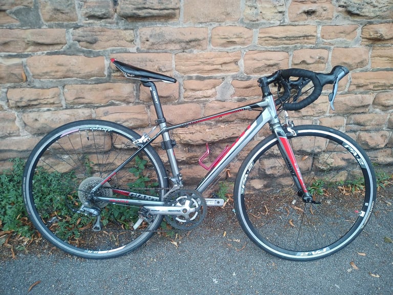 GIANT DEFY XS Light Weight Road Bike VGC