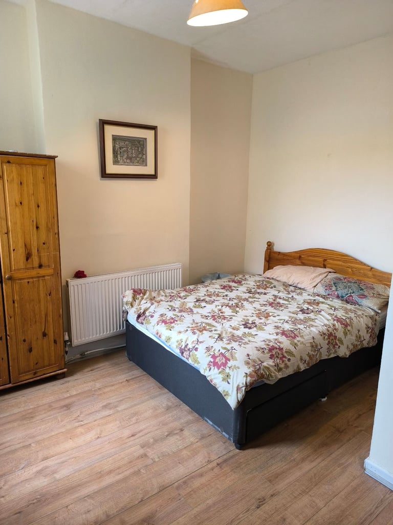 2 bedroom flat to let (3 big rooms)