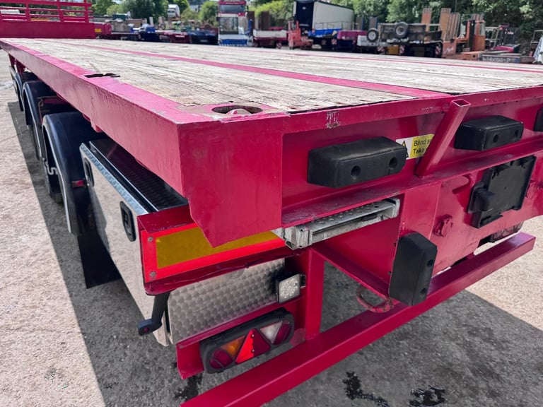 Crane Flat bed extender trailer 43ft closed 