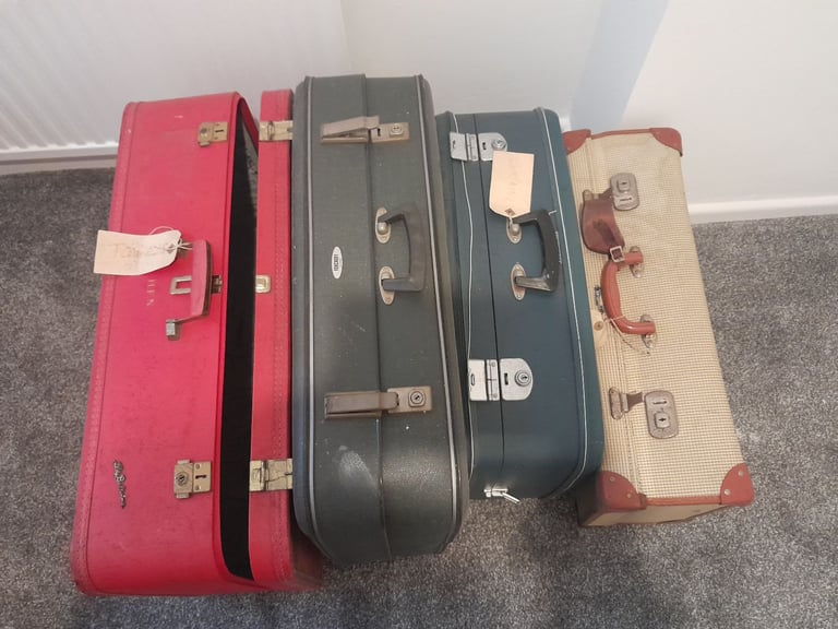 image for 4x vintage suitcases 