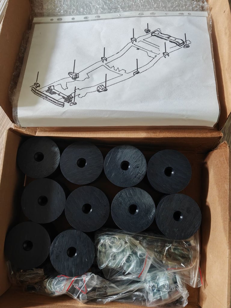 MITSUBISHI Shogun / Pajero Sport I / Body Lift 50mm / Lift 2 inches / screws 10.9