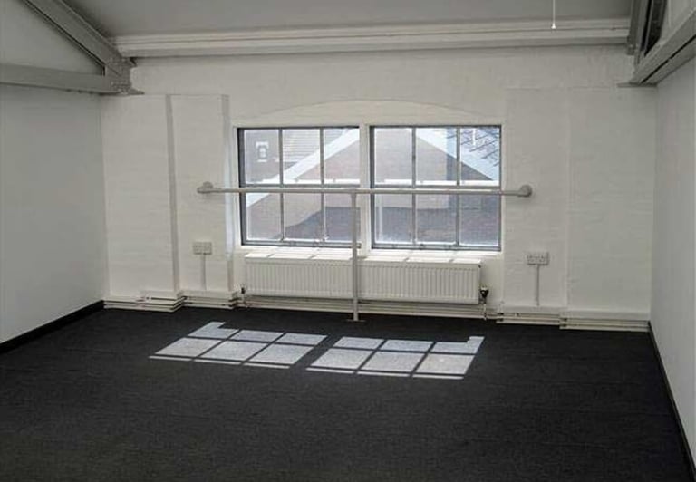 *Islington* Private Serviced Offices: Units from 5 to 50 desks for rent N1