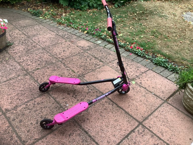 image for Pink y Fliker scooter 