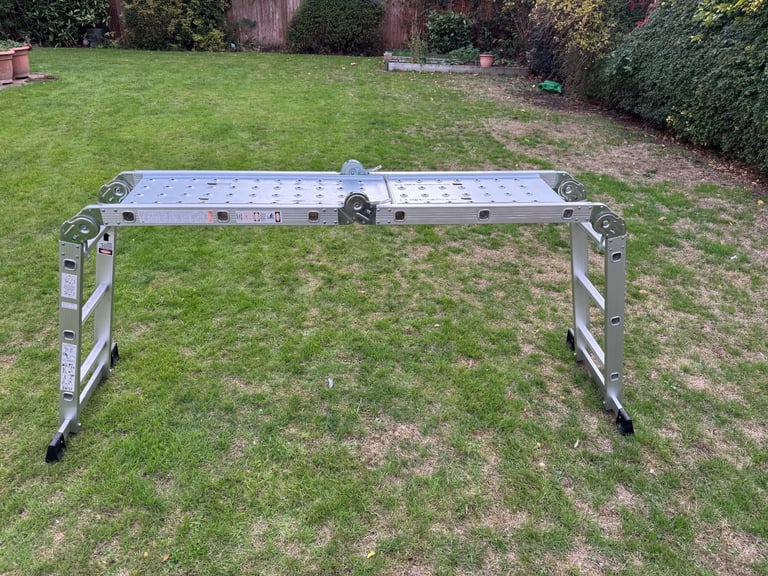 Multipurpose ladder with platform 