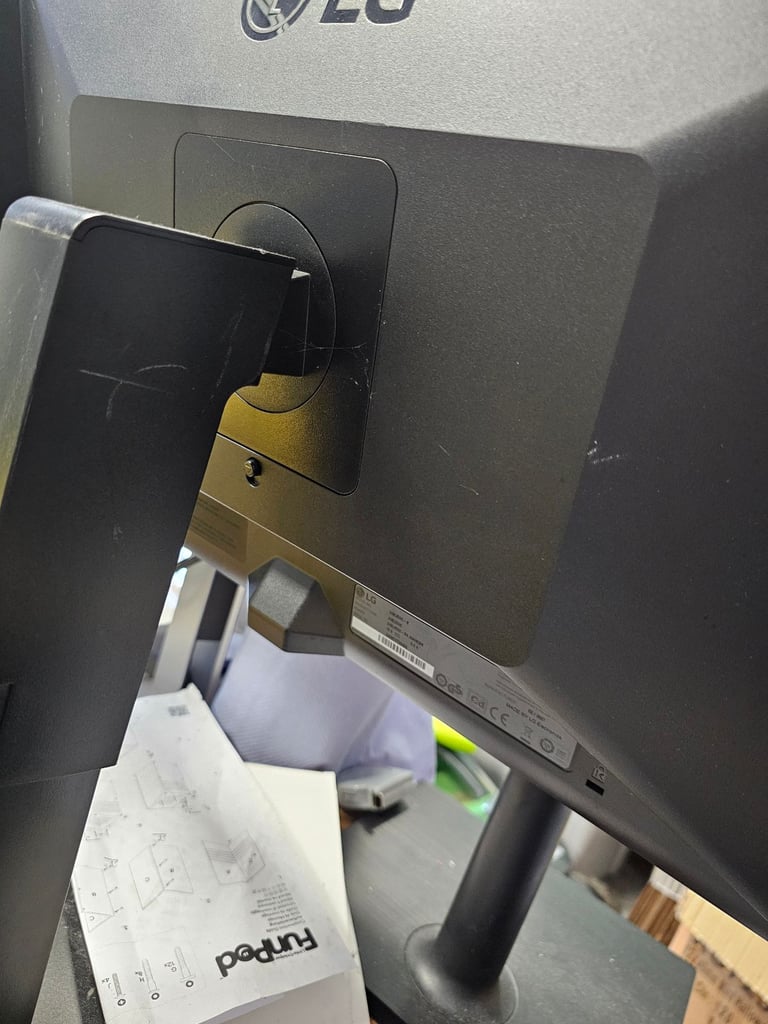 LG monitor
