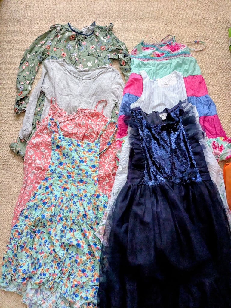 image for Girls 9 to 10 clothing bundle