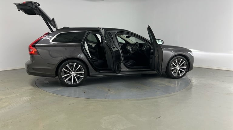 2021 Volvo V90 Momentum, B4 mild hybrid Estate Petrol Automatic
