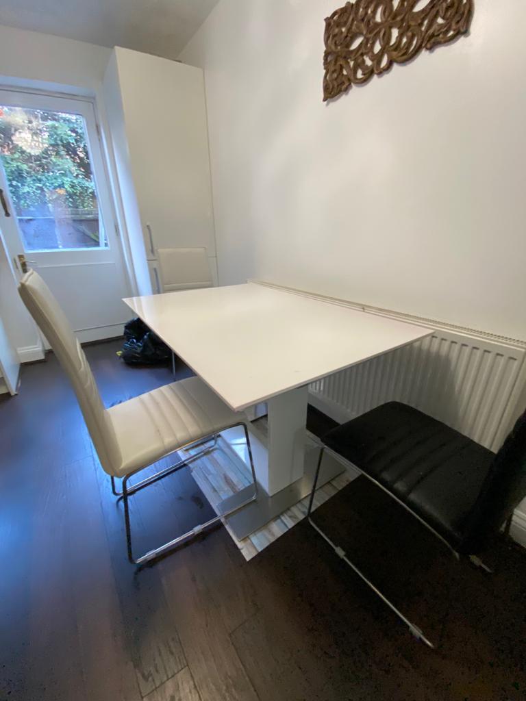 image for 4 bedroom house in Selections OF Rooms Ferry Street E14 3DT