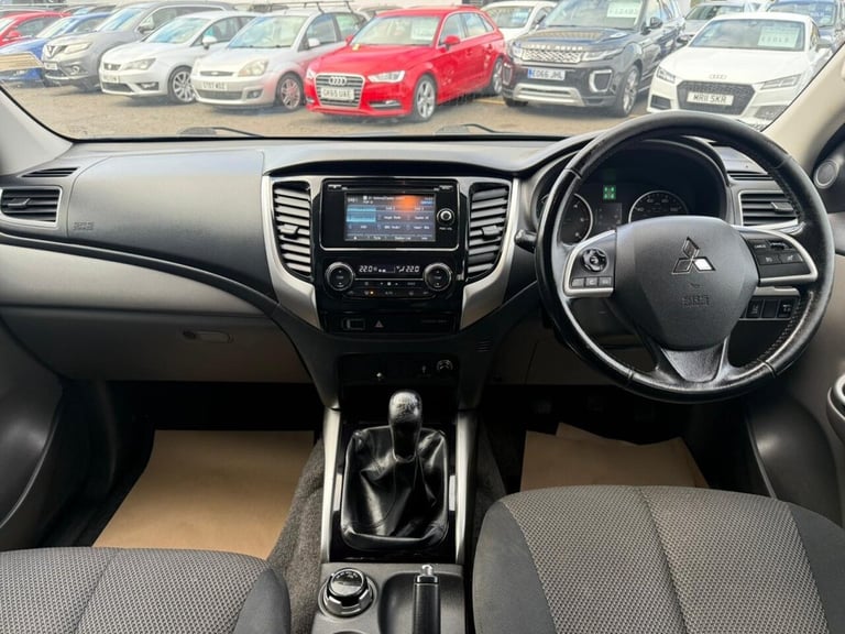 2017 Mitsubishi L200 2.4 DI-D DC Titan Pickup Double Cab 4dr Diesel Manual 4WD Euro 6 (178 ps) Di...