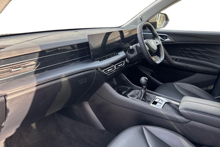 2025 MG MG HS 106290 Hatchback Petrol Manual