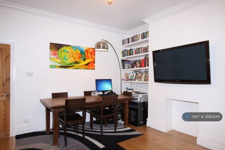 2 bedroom flat in Lewisham, London, SE13 (2 bed) (#2663545)