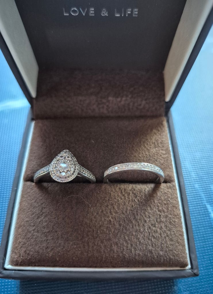 Engagement ring/Wedding ring set