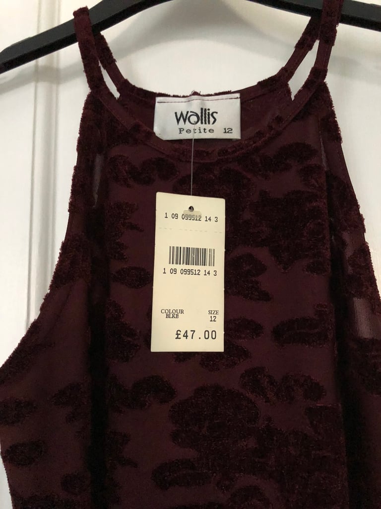 Dress burgundy colour 