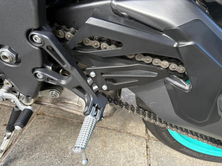 2023 / 73 Yamaha MT10 £10000 Grey 5978 miles.