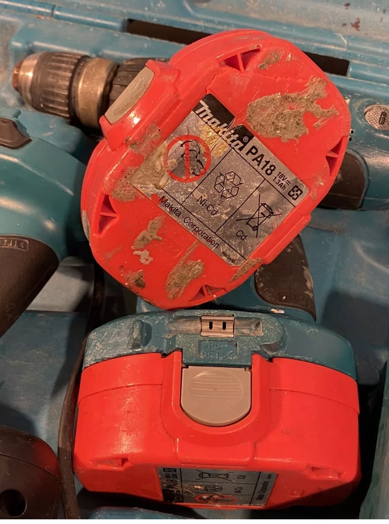 Makita 8391D Combi Drill 18v 1 Drill 2 Faulty Batteries Charger And Carry Case