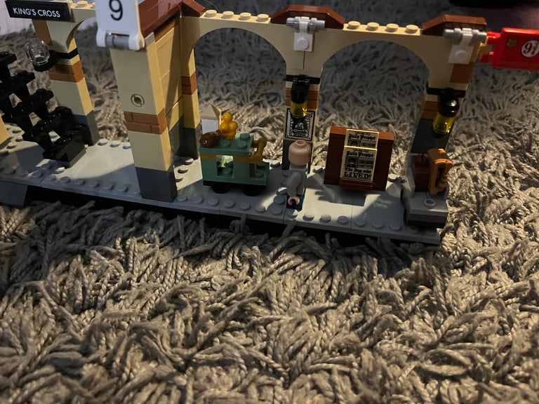 Harry Potter Lego set-platform 9 3/4 and train