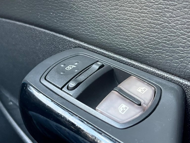 2014 Vauxhall Corsa 1.4 16V SE Euro 5 5dr Hatchback Petrol Manual