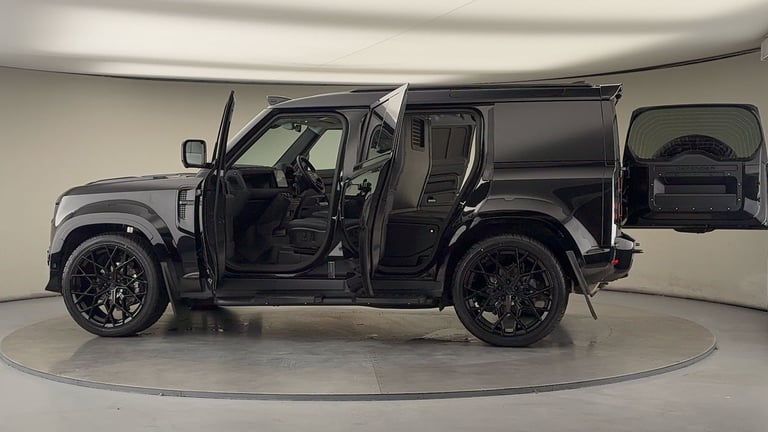 2025 Land Rover Defender 110 3.0 D250 MHEV X-Dynamic SE Hard Top SUV 5dr Diesel Auto 4WD MWB Euro...