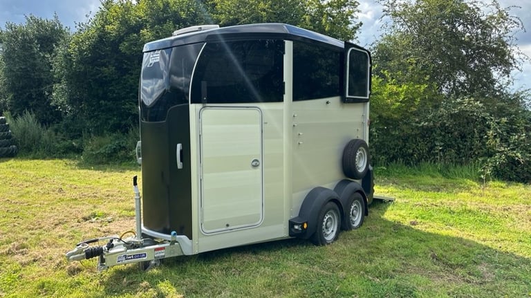 image for New unused Ivor Williams HBX506 - 2 Horse box