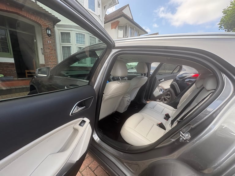 Mercedes-Benz, GLA, Estate, 2019, Semi-Auto, 1595 (cc), 5 doors