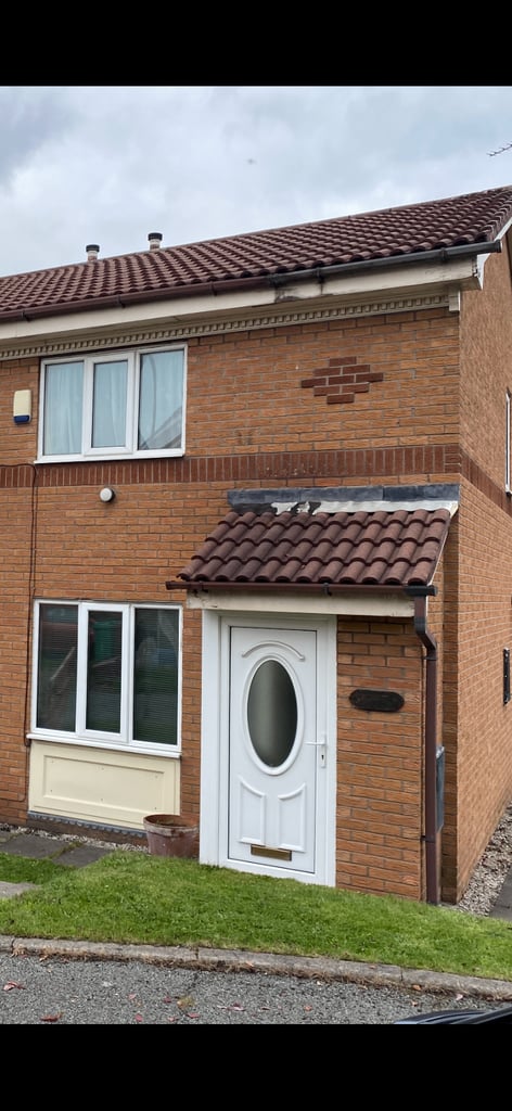 Two bed Semi Quiet Cul de Sac Close to Ashburys Train Station Off Textile Street Manchester 12 