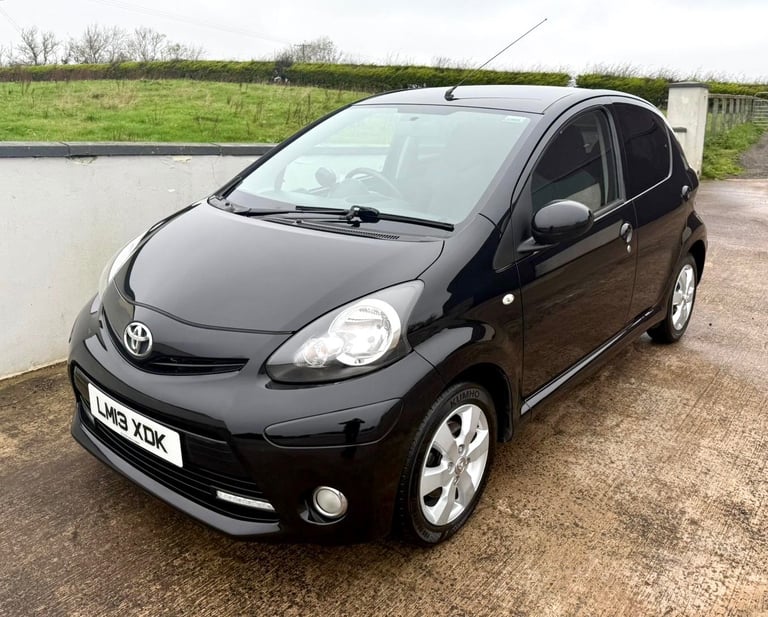 🏁 2013 Toyota Aygo Fire 1.0 VVTi 5dr - Low Miles, Full Years MOT, 2 keys & £20 Tax  🏁