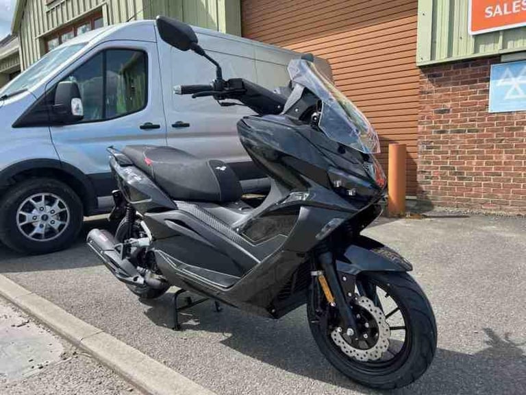 LEXMOTO AURA 125 SCOOTER