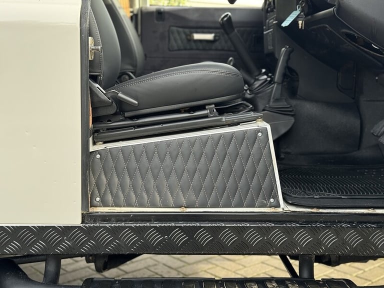 2010 Land Rover Defender Hard Top TDCi PANEL VAN DIESEL Manual