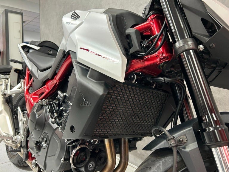 74/2025 Honda CB750 Hornet - ONLY 749 MILES!!