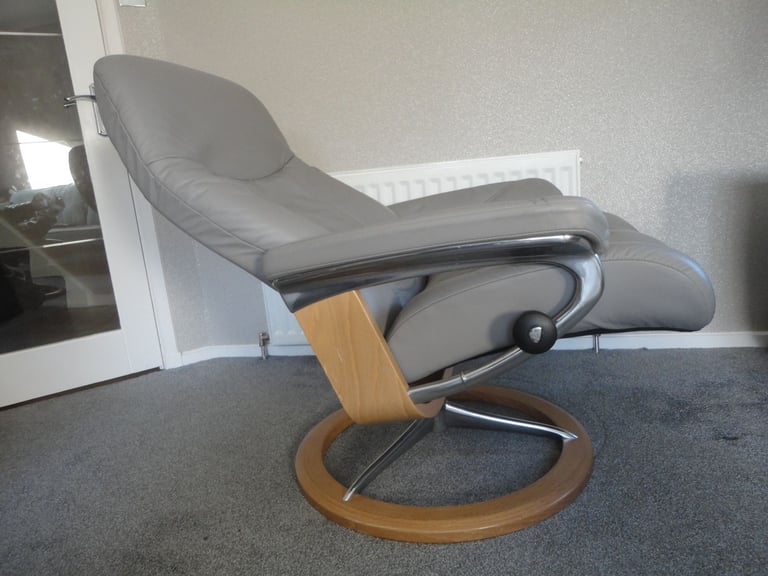 Ekornes stressless large grey leather consul signature recliner chair and footstool