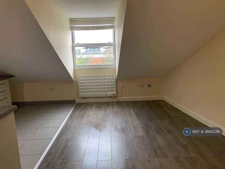 1 bedroom flat in High Street, Barnet, EN5 (1 bed) (#2665236)