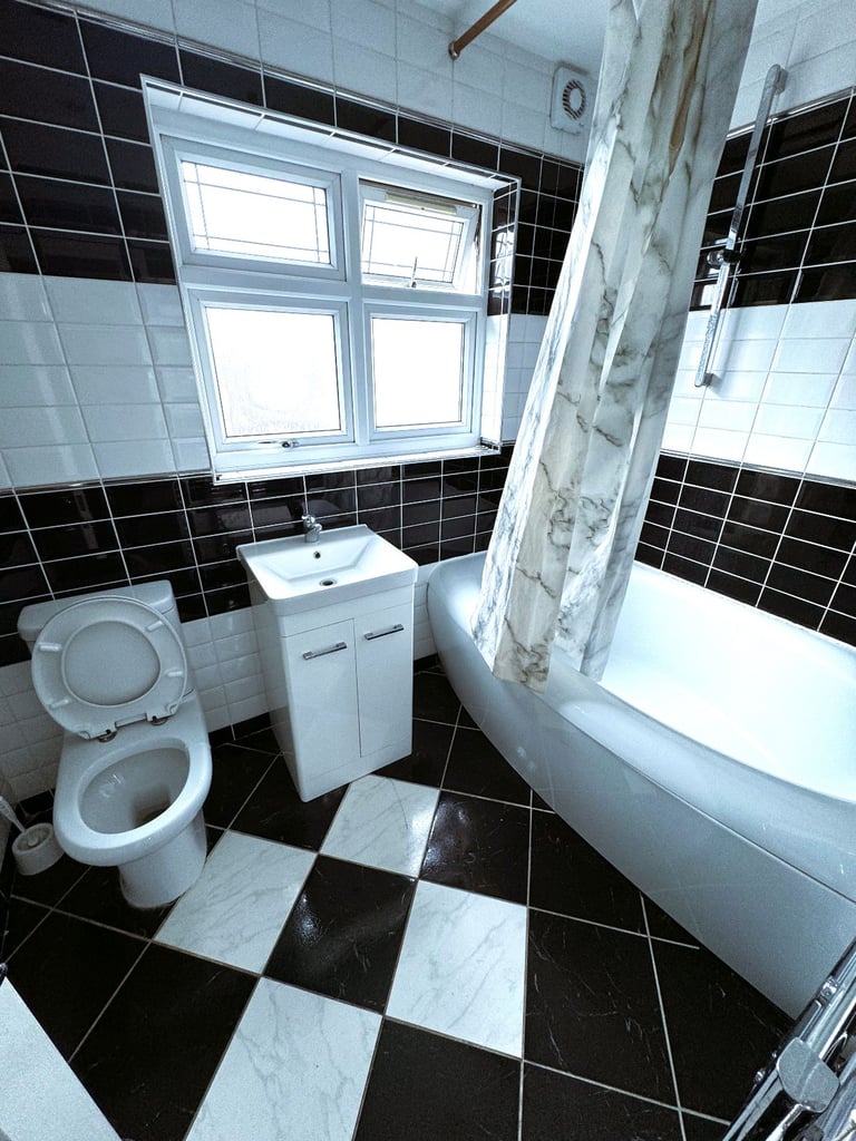 6/7 BED HOUSE ILFORD £3500 PCM
