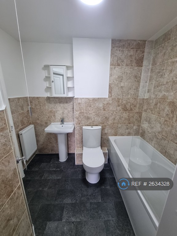 2 bedroom flat in Sycamore Chase, Pudsey, LS28 (2 bed) (#2634328)