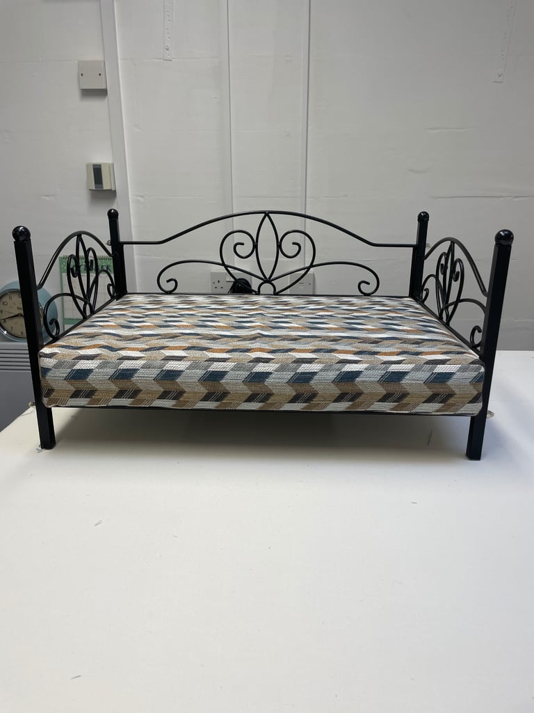 Dog or cat bed