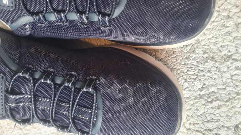 Skechers uk4 uber lightweight memory foam navy trainers, almost teo tone design 