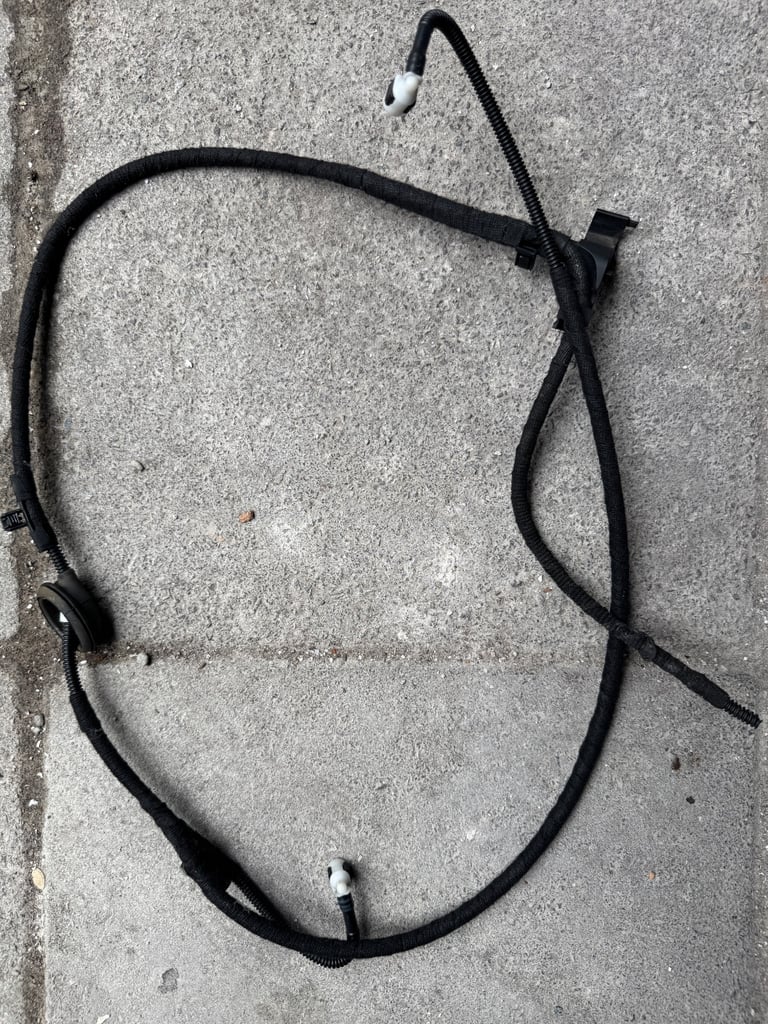 image for Volkswagen Golf MK7 front windscreen washer jet hose pipe