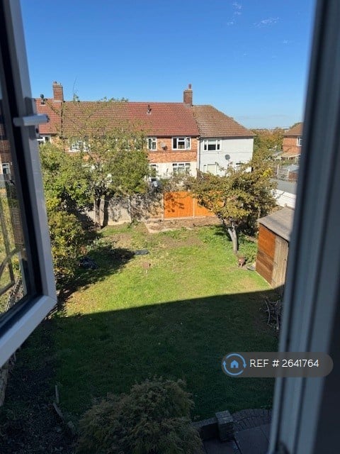 3 bedroom house in Alnwick Road, London, SE12 (3 bed) (#2641764)