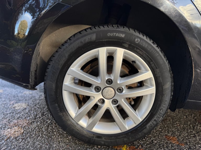 2011 Volkswagen Touran 2.0 TDI SE 5dr DSG MPV Diesel Automatic