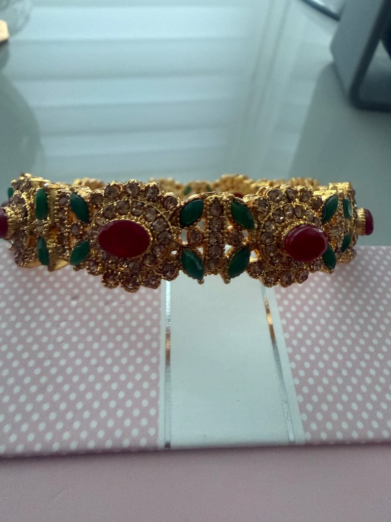 image for Gold plated bangle 