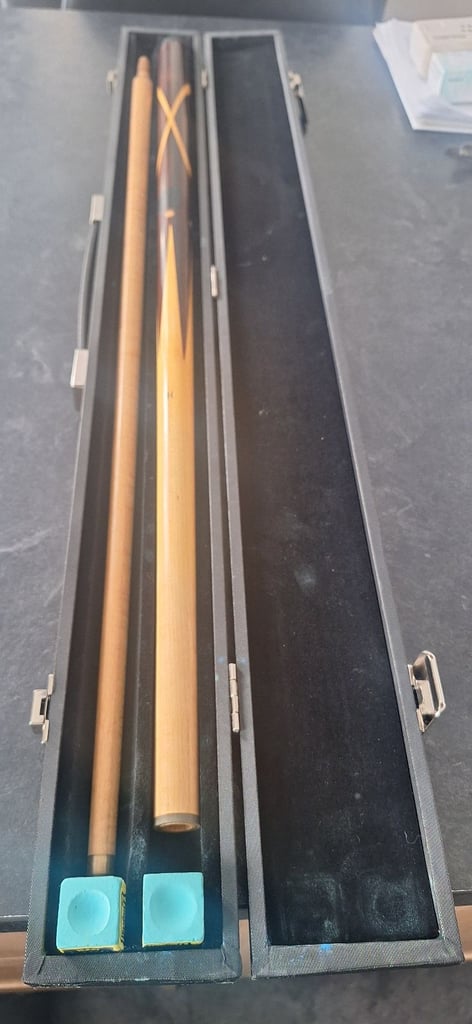 image for Peradon vintage pool cue and hard case vgc