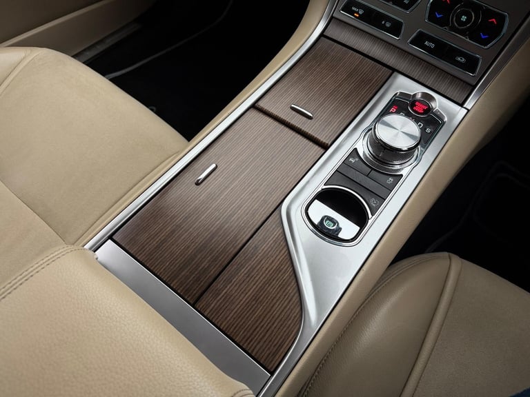 2012 Jaguar XF 2.2d SE Saloon 4dr Diesel Auto Euro 5 190 BHP ** LOW MILES **